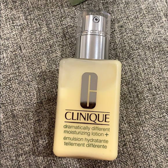 Clinique Dramatically Different Lotion - Picture 4 of 6